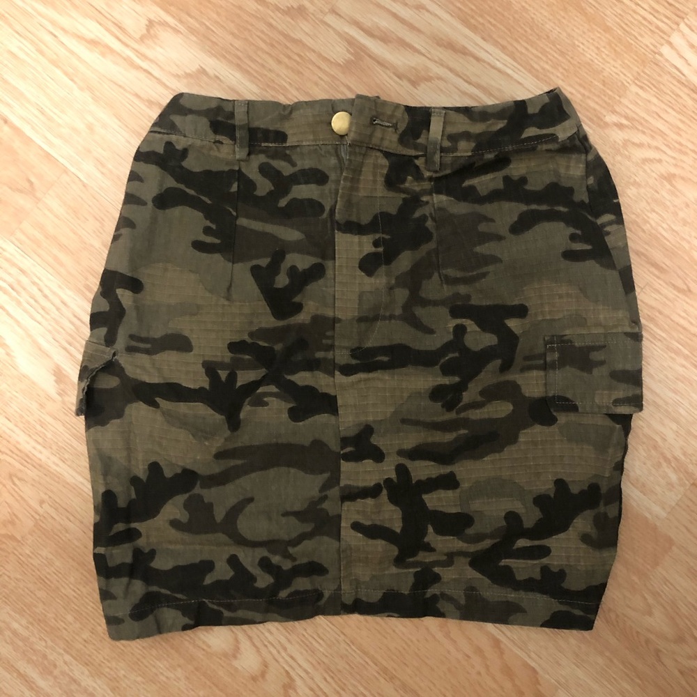 Pretty Little Thing Camo Mini Skirt